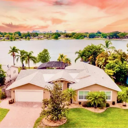 4Bed Orlando Lakefront House With Pool Near Downtown